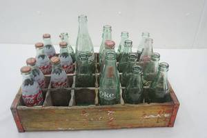 lot 3 image: Vintage Coke Crate with Glass Coke Bottles