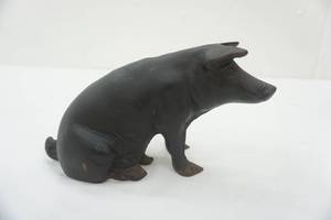 lot 72 image: VintageAntique Cast Iron Piggy Bank