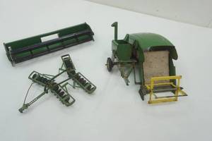 lot 75 image: VintageAntique Diecast John Deere Farm Implements