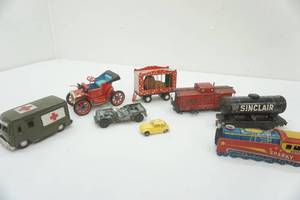 lot 87 image: Vintage Tin Toy Trains and Cars