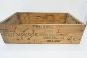 lot 91 image: Vintage Monroe Calculating Machine Co. New Holland N.V. Amsterdam Holland Crate