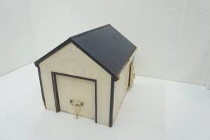 lot 92 image: Vintage Wooden Machine Shed