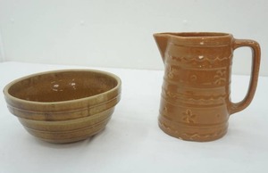 lot 102 image: Vintage Brown Stoneware Mixing Bowl & Marcrest Daisy Dot Stoneware Creamer Pitcher