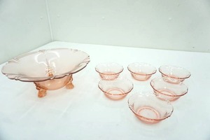 lot 125 image: Vintage Pink Depression Glass