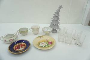 lot 127 image: Vintage China, Abraham Lincoln Glasses (6ct) 24KT Gold Seoul Korea Plate, Christmas Tree