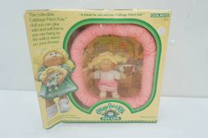 lot 133 image: Vintage Cabage Patch Kids Pin-Ups New In Box