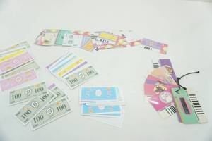 lot 167 image: Barbie Play Money & Credit Cards For the Barbie Cash Registers