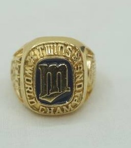 lot 168 image: Vintage 1987 Minnesota Twins World Series Championship Ring
