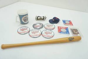 lot 170 image: Vintage Twins MLB Memorabilia Lot