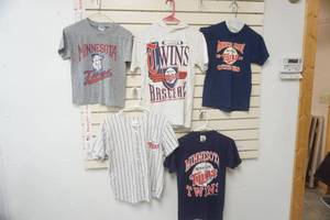 lot 185 image: 5ct Youth Vintage Minnesota Twins T-Shirts