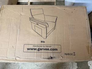 lot 43 image: Garvee White Recliner