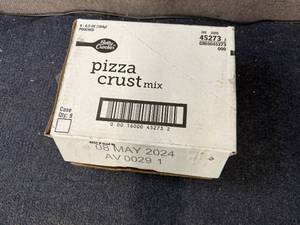 lot 153 image: 9 Pouches of Betty Crocker Pizza Crust