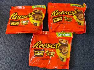 lot 181 image: 3 Bags of Reeses Minature Cups