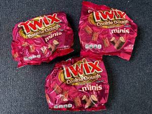 lot 193 image: 3 Bags of Twix Minis