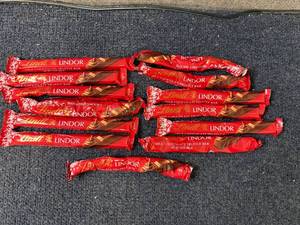 lot 214 image: 12 Sticks of Lindor Truffle Bars
