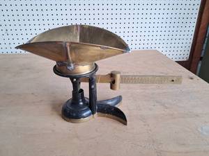 lot 6 image: Vintage Fairbank Grain Scale