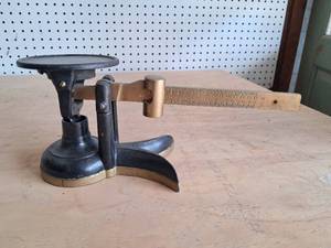 lot 7 image: Vintage Fairbank Grain Scale