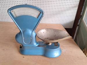 lot 13 image: Vintage Toledo Scale Company Scale