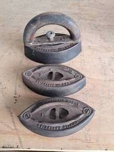 lot 19 image: Vintage Colebrookdale Iron Company Irons  Set of 3