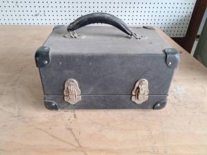 lot 22 image: Set of Toledo & Unnamed Scale weights  Carry Case