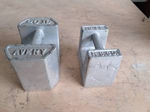 lot 23 image: Avery 20# & RS Com 10# Scale Weights