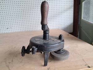 lot 25 image: Vintage Luther Line Tool Grinder  Brass Items  Ratio Weights for Butt Mutts Grain