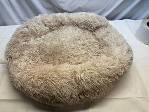 lot 7 image: MM. Fluffy Dog Bed-New in Plastic 19