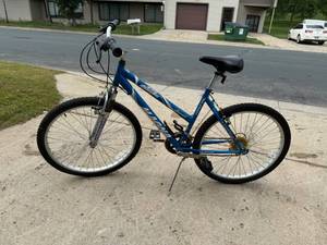 lot 26 image: Magna Great Divide Hardtail-18 Speed
