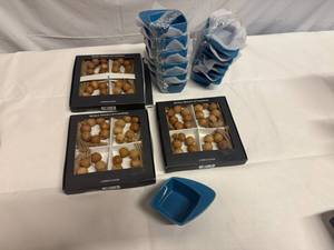lot 37 image: 12x Napkin Holders & 12 Sauce Cups