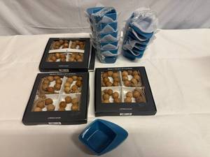 lot 38 image: 12x Napkin Holders & 12 Sauce Cups