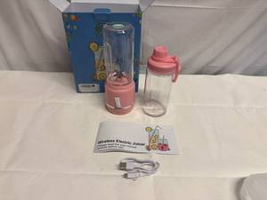 lot 67 image: Wireless Electric JuicerSmoothie Maker