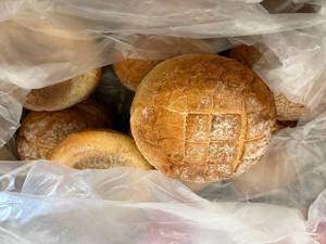 lot 82 image: 12-14ct- 22oz Italian 8 Round Loaves