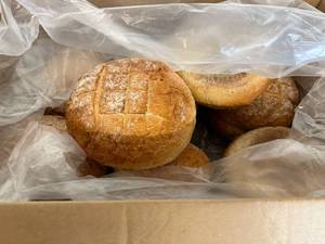 lot 85 image: 12-14ct- 22oz Italian 8 Round Loaves