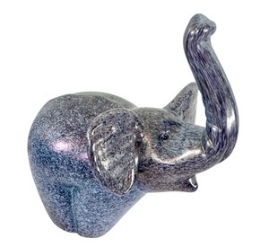 lot 21 image: Orient Flume Art Glass Elephant Figurine