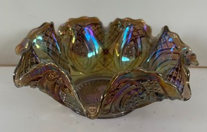 lot 48 image: Vintage Imperial Glass Smoke Diamond Ruffled Carnival Glass Bowl