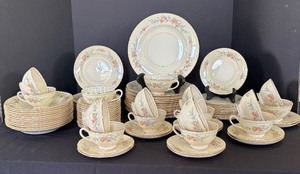 lot 76 image: Vintage Homer Laughlin Georgian Eggshell China Service for Twelve and More