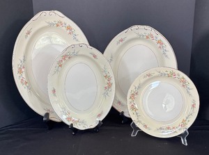 lot 78 image: Homer Laughlin Georgian Eggshell Serving Platters