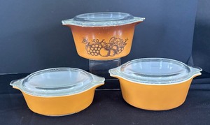 lot 80 image: Vintage Pyrex Lidded Old Orchard Casserole Dishes