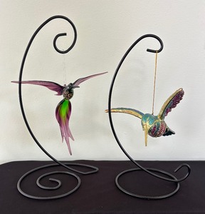 lot 84 image: Lovely Hummingbird Decorative Glass Figurines
