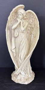 lot 88 image: Decorative Resin Angel Sculpture