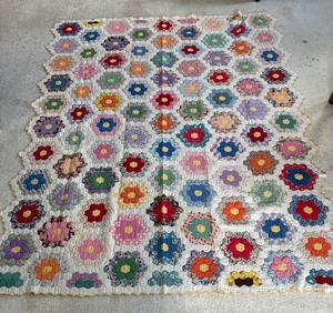 lot 91 image: Vintage Grandmothers Flower Garden Quilt