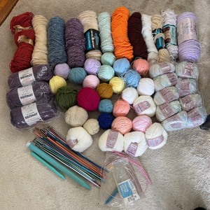 lot 95 image: Yarn and Knitting Needles