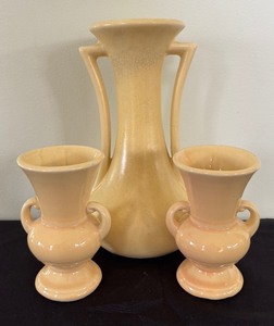 lot 100 image: Vintage Shawnee and McCoy Vases