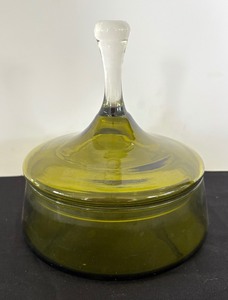 lot 102 image: Mid Century Empoli Green Apothecary Jar