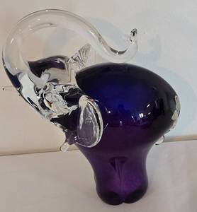 lot 52 image: Gorgeous Jaros Glass Works Art Glass Elephant