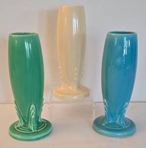 lot 54 image: Three Vintage Fiesta Ware Pottery Bud Vases