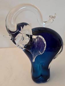 lot 59 image: Gorgeous Jaros Glass Works Art Glass Elephant