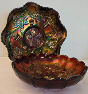 lot 117 image: Vintage Iridescent Pair of Carnival Glass Dishes
