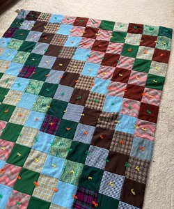 lot 220 image: Vintage Patchwork Quilt