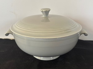 lot 304 image: Vintage Fiesta Ware Covered Casserole Dish